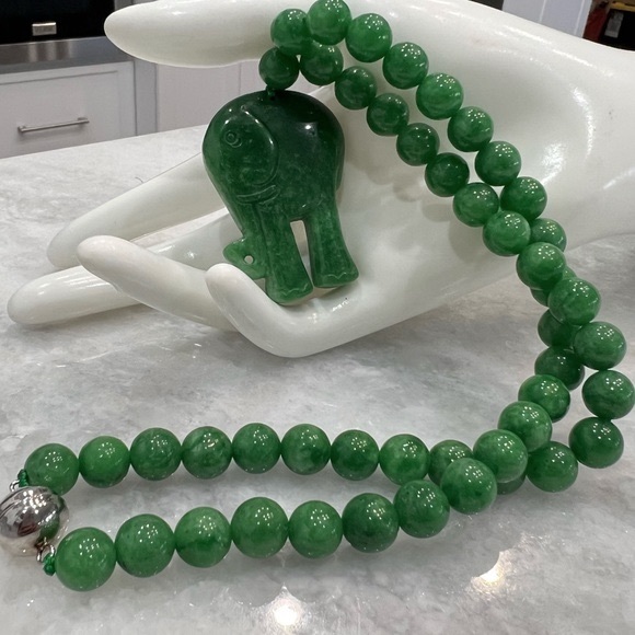 Green Jade Carved Elephant Sterling Silver Magnetic Clasp Necklace - Picture 6 of 11